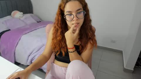 Snapshot of greciaruiz chatting on 03.04.25 GreciaRuiz online show from 03.04.25