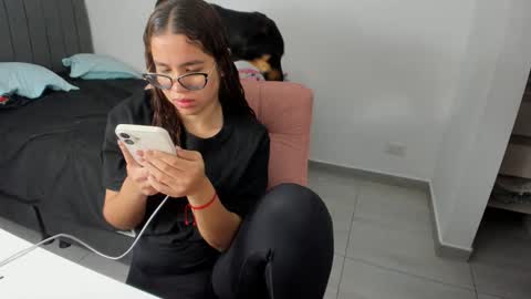 Snapshot of greciaruiz chatting on 10.01.25 GreciaRuiz online show from 10.01.25