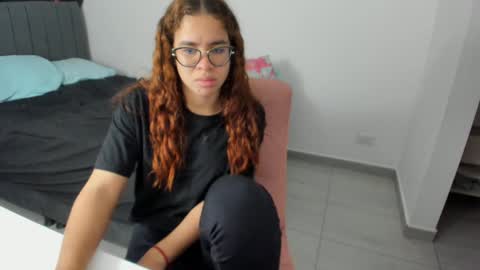 Snapshot of greciaruiz chatting on 10.05.25 GreciaRuiz online show from 10.05.25