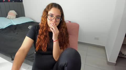Snapshot of greciaruiz chatting on 10.13.25 GreciaRuiz online show from 10.13.25
