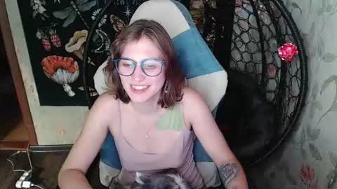 Snapshot of greenwitch9 chatting on 06.25.26 Lina online show from 06.25.26