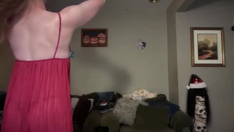 Snapshot of greenxxxqueen chatting on 12.10.24 SexQueen Nikki online show from 12.10.24