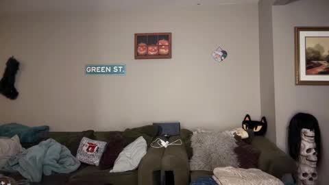 Snapshot of greenxxxqueen chatting on 12.25.24 SexQueen Nikki online show from 12.25.24