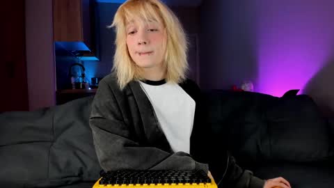 Greg-independent model online show from 01.20.25