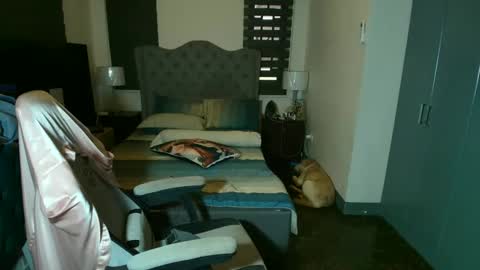 greta_v online show from 10.05.25