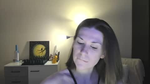 Snapshot of gretamiln chatting on 02.07.25 Greta online show from 02.07.25