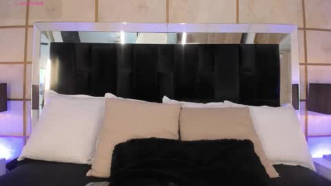 Snapshot of gretavelvet chatting on 10.11.25 Greta Velvet online show from 10.11.25