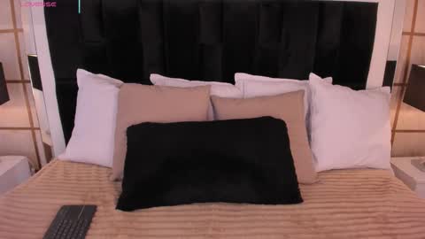 Snapshot of gretavelvet chatting on 12.17.25 Greta Velvet online show from 12.17.25