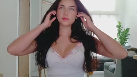 Snapshot of grettabenett_ chatting on 06.10.26 Gretta online show from 06.10.26