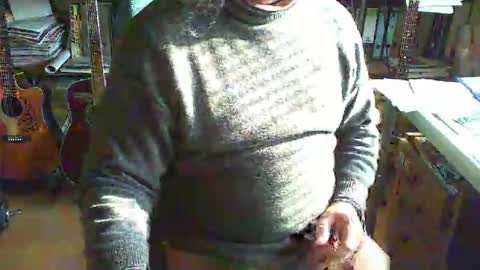 Snapshot of greyhounddog chatting on 04.03.26 greyhounddog online show from 04.03.26