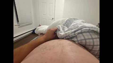 Snapshot of grizzly_uncut chatting on 10.01.25 grizzly_uncut online show from 10.01.25