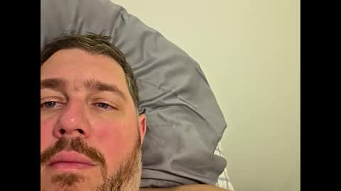 Snapshot of grizzly_uncut chatting on 11.26.25 grizzly_uncut online show from 11.26.25