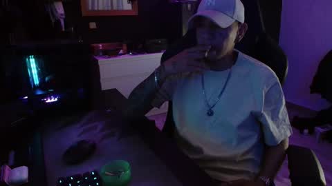 Snapshot of guayaco_ chatting on 11.01.25 Guayaco online show from 11.01.25