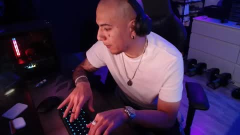 Snapshot of guayaco_ chatting on 02.14.26 Guayaco online show from 02.14.26