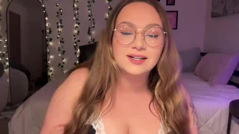 Snapshot of gueritabebe chatting on 10.29.25 Eva online show from 10.29.25