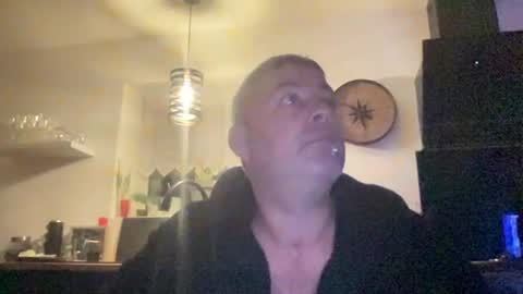 Snapshot of guil0 chatting on 10.06.25 guil0 online show from 10.06.25