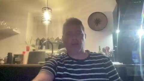 Snapshot of guil0 chatting on 10.22.25 guil0 online show from 10.22.25