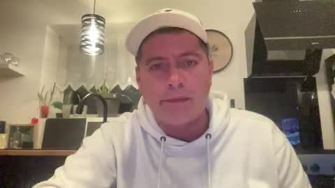 Snapshot of guil0 chatting on 10.23.25 guil0 online show from 10.23.25