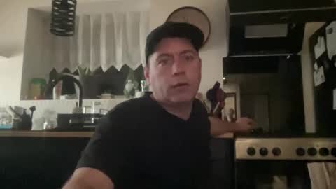 Snapshot of guil0 chatting on 03.26.26 guil0 online show from 03.26.26