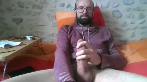 Snapshot of guillaume86 chatting on 03.10.26 guillaume86 online show from 03.10.26
