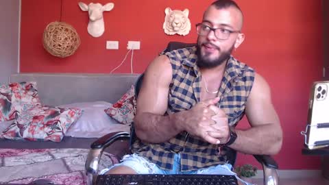 Snapshot of guillesmith2021 chatting on 01.18.25 Angel online show from 01.18.25