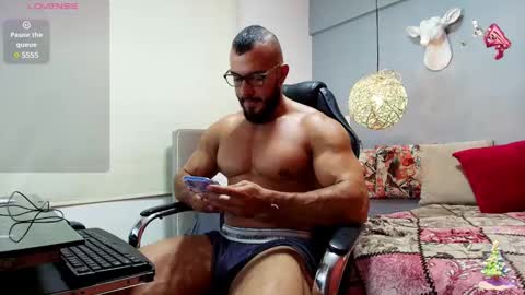 Snapshot of guillesmith2021 chatting on 01.30.25 Angel online show from 01.30.25