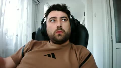 Snapshot of guliverreal chatting on 11.27.25 guliverreal online show from 11.27.25