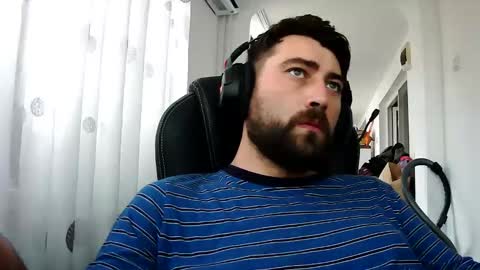 Snapshot of guliverreal chatting on 12.17.25 guliverreal online show from 12.17.25