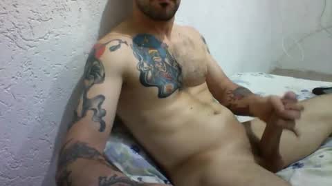 Snapshot of gustavyuri chatting on 10.01.25 Gustav online show from 10.01.25