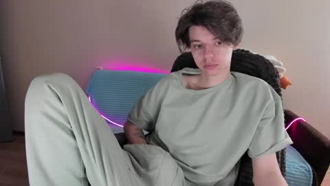 guy_liam1 online show from 01.25.25