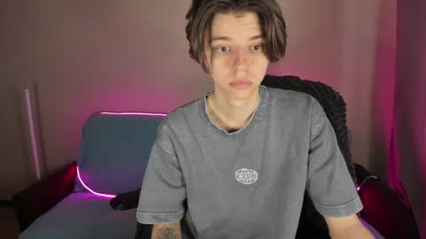 guy_liam1 online show from 02.17.25