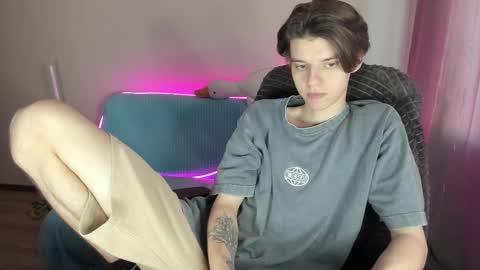 guy_liam1 online show from 02.19.25