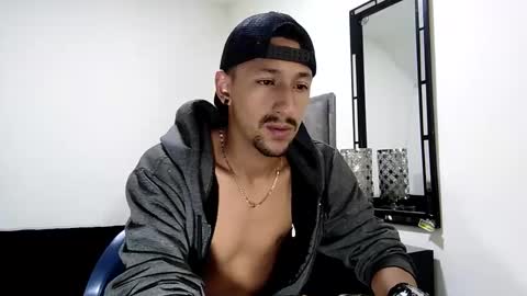 Snapshot of guykarim chatting on 12.12.24 karim online show from 12.12.24