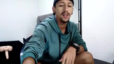 Snapshot of guykarim chatting on 01.28.25 karim online show from 01.28.25