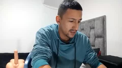 Snapshot of guykarim chatting on 03.04.25 karim online show from 03.04.25