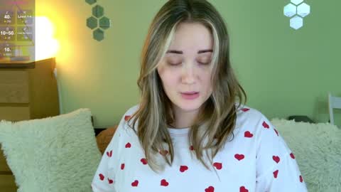 Snapshot of gwen_lady chatting on 01.04.25 Sweety Kitty online show from 01.04.25