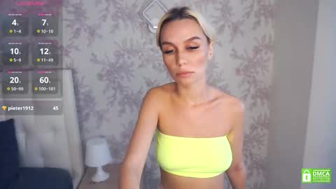 Snapshot of gwenbudlong chatting on 09.11.25 Sofia online show from 09.11.25