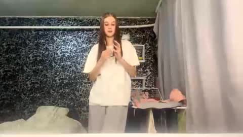 Snapshot of gwenmestayer chatting on 09.29.25 Gwen online show from 09.29.25