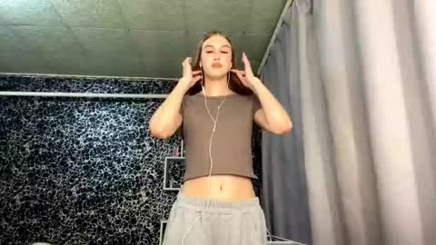Snapshot of gwenmestayer chatting on 10.03.25 Gwen online show from 10.03.25
