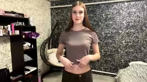 Snapshot of gwenmestayer chatting on 10.15.25 Gwen online show from 10.15.25