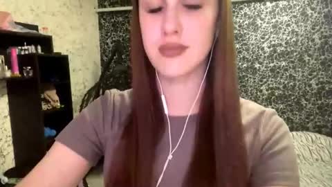 Snapshot of gwenmestayer chatting on 10.23.25 Gwen online show from 10.23.25
