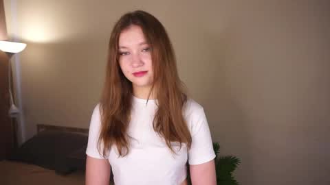 Snapshot of gwennielove chatting on 05.30.26 Molly online show from 05.30.26