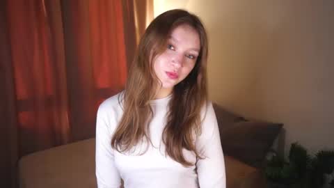 Snapshot of gwennielove chatting on 06.24.26 Molly online show from 06.24.26