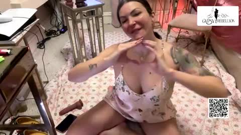 Snapshot of gypsy_rebellion chatting on 11.04.25 Gypsy online show from 11.04.25