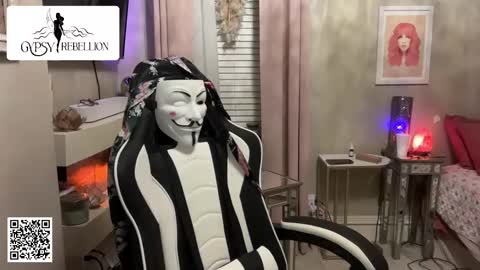 Snapshot of gypsy_rebellion chatting on 11.19.25 Gypsy online show from 11.19.25