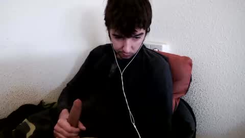 Snapshot of h1dden_reality chatting on 01.22.25 h1dden_reality online show from 01.22.25