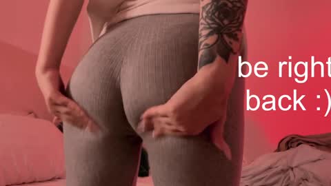 Snapshot of h2h0e chatting on 12.28.24 Lana online show from 12.28.24