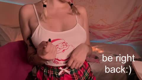 Snapshot of h2h0e chatting on 02.27.25 Lana online show from 02.27.25