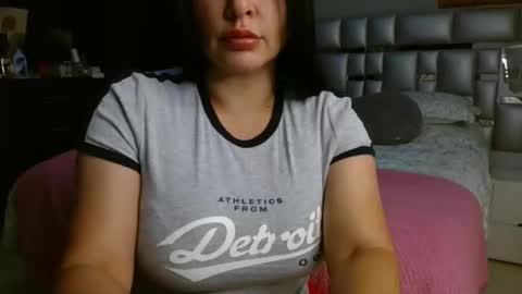 Snapshot of h_a_n_n_n_a chatting on 11.16.25 h_a_n_n_n_a online show from 11.16.25