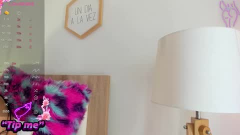 Snapshot of hadid_jimenez chatting on 11.20.25 Hadid online show from 11.20.25